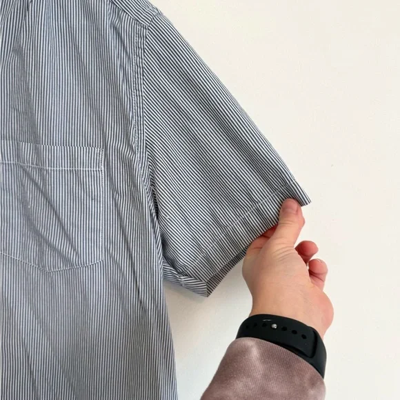 2/$15 Old Navy Blue & White Stripe Short Sleeve Button Down Shirt | Men’s L - Picture 5 of 9